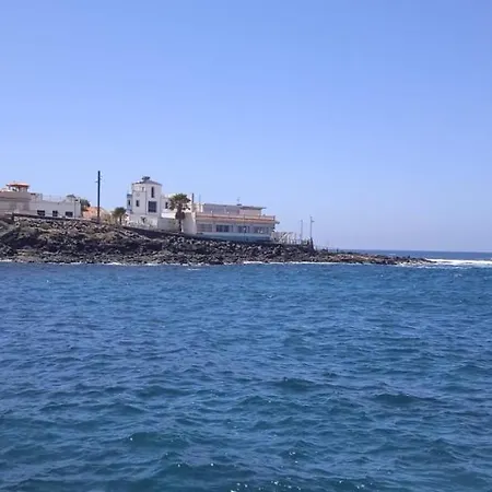 Spacious Just Few Steps Of The Ocean In La Caleta أذيخي