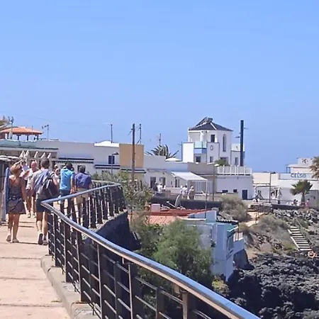 Spacious Just Few Steps Of The Ocean In La Caleta Апартаменты *