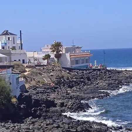 Spacious Just Few Steps Of The Ocean In La Caleta Апартаменты