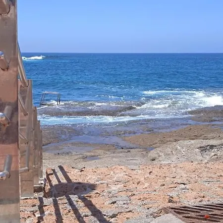 Spacious Just Few Steps Of The Ocean In La Caleta Апартаменты